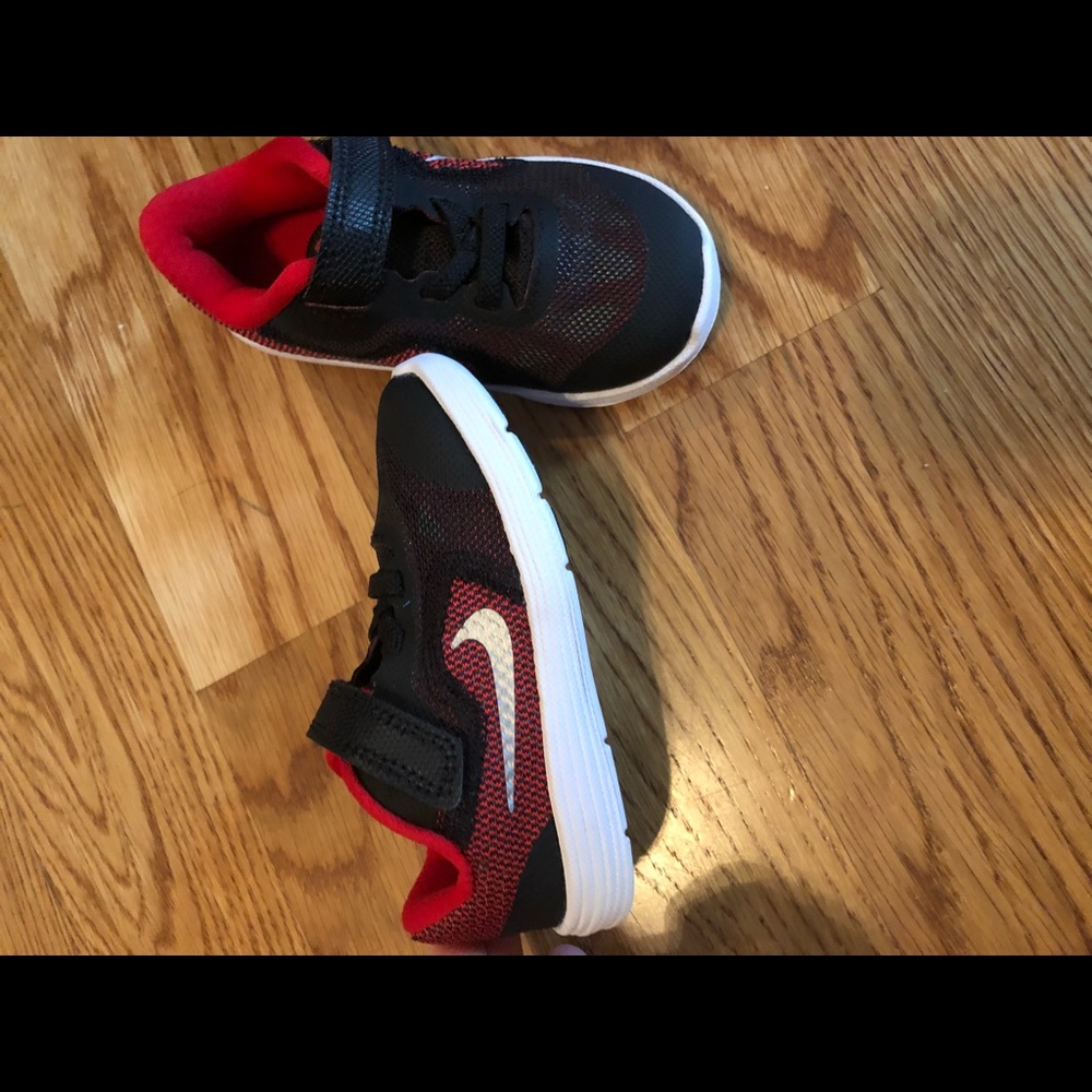 Toddler Nike Revolution 3 sz 7c